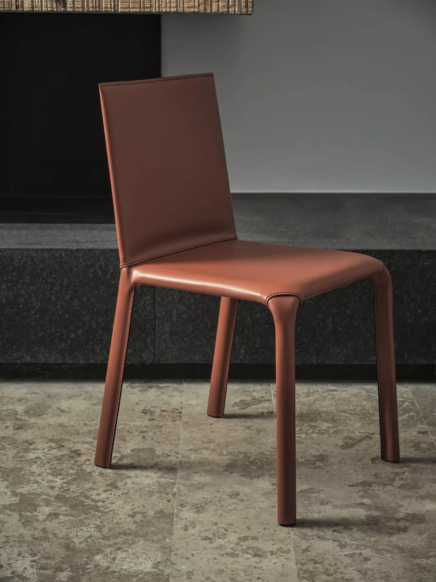 Sedia Alice Bontempi in cuoio bulgaro con struttura in acciaio