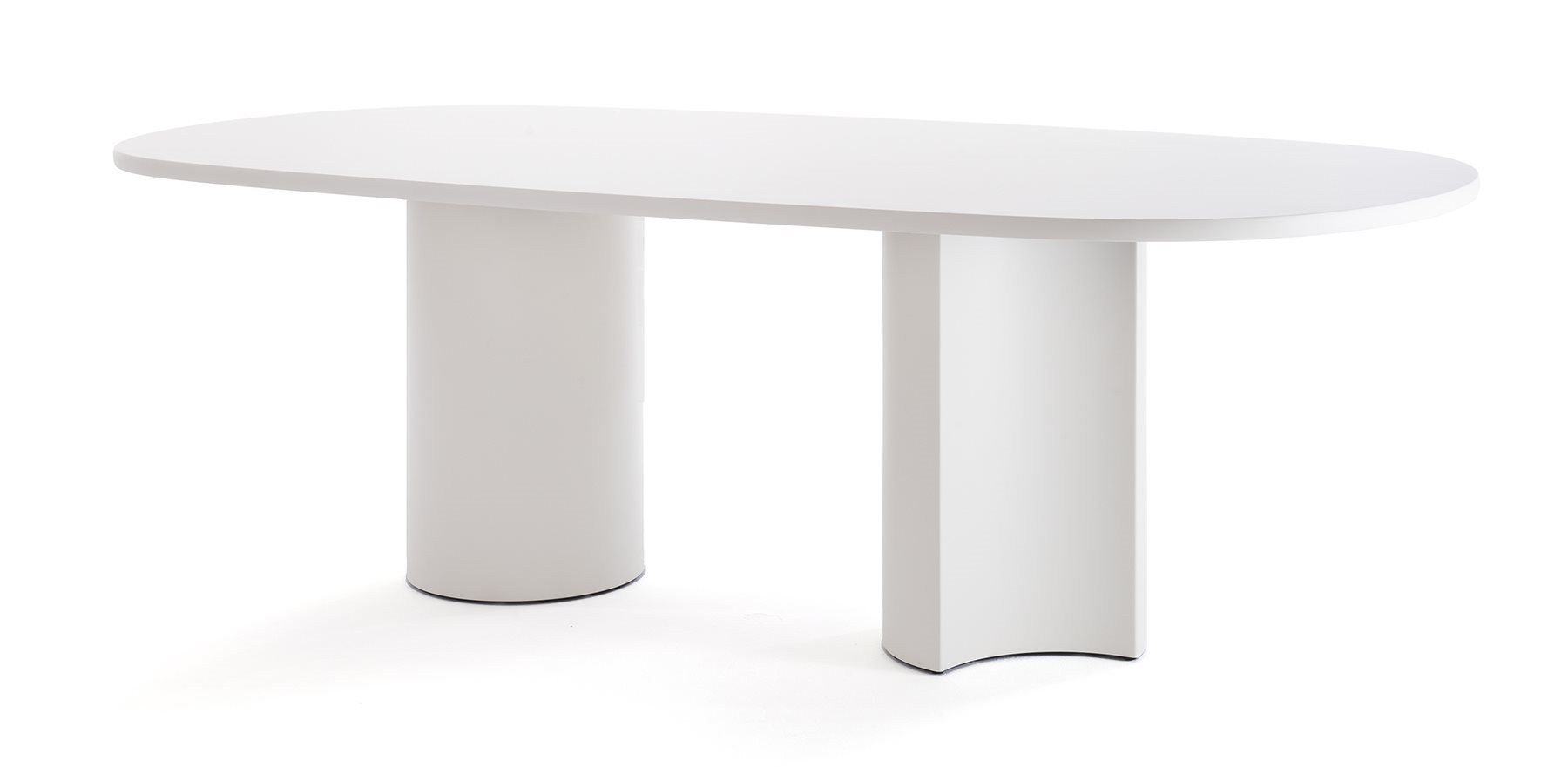 Tavolo Bol Zanotta con piano ovale in ambiente moderno