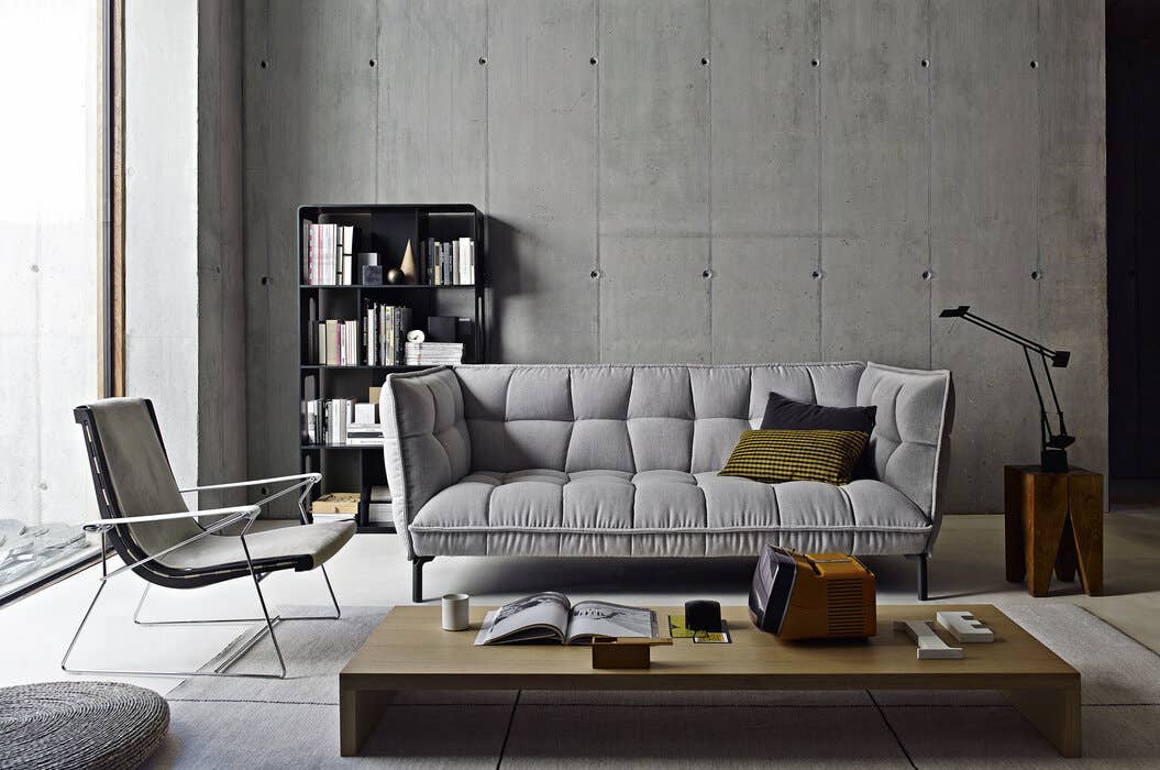 Divano Husk-Sofa vista frontale con trapuntatura capitonné contemporanea