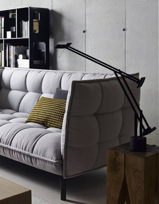 Divano Husk-Sofa dettaglio struttura e cuscini volanti in piuma