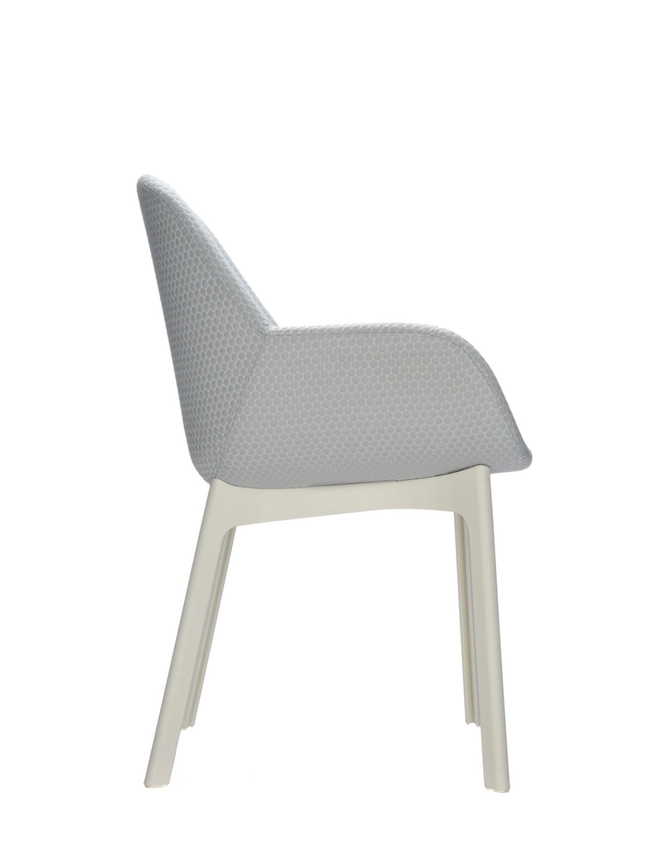 Poltroncina Clap Kartell vista laterale nero e pied de poule blu