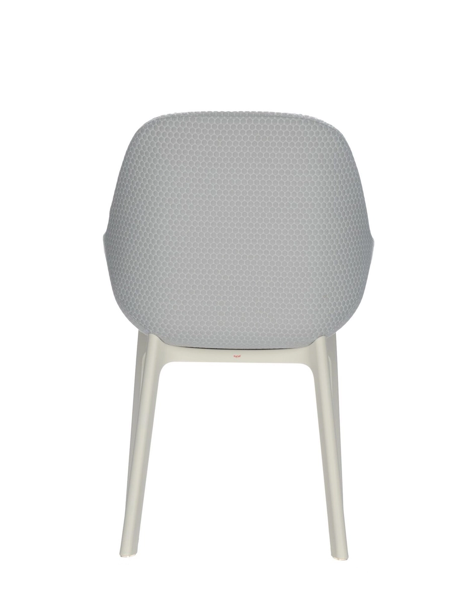 Poltroncina Clap Kartell ambientata in interno moderno