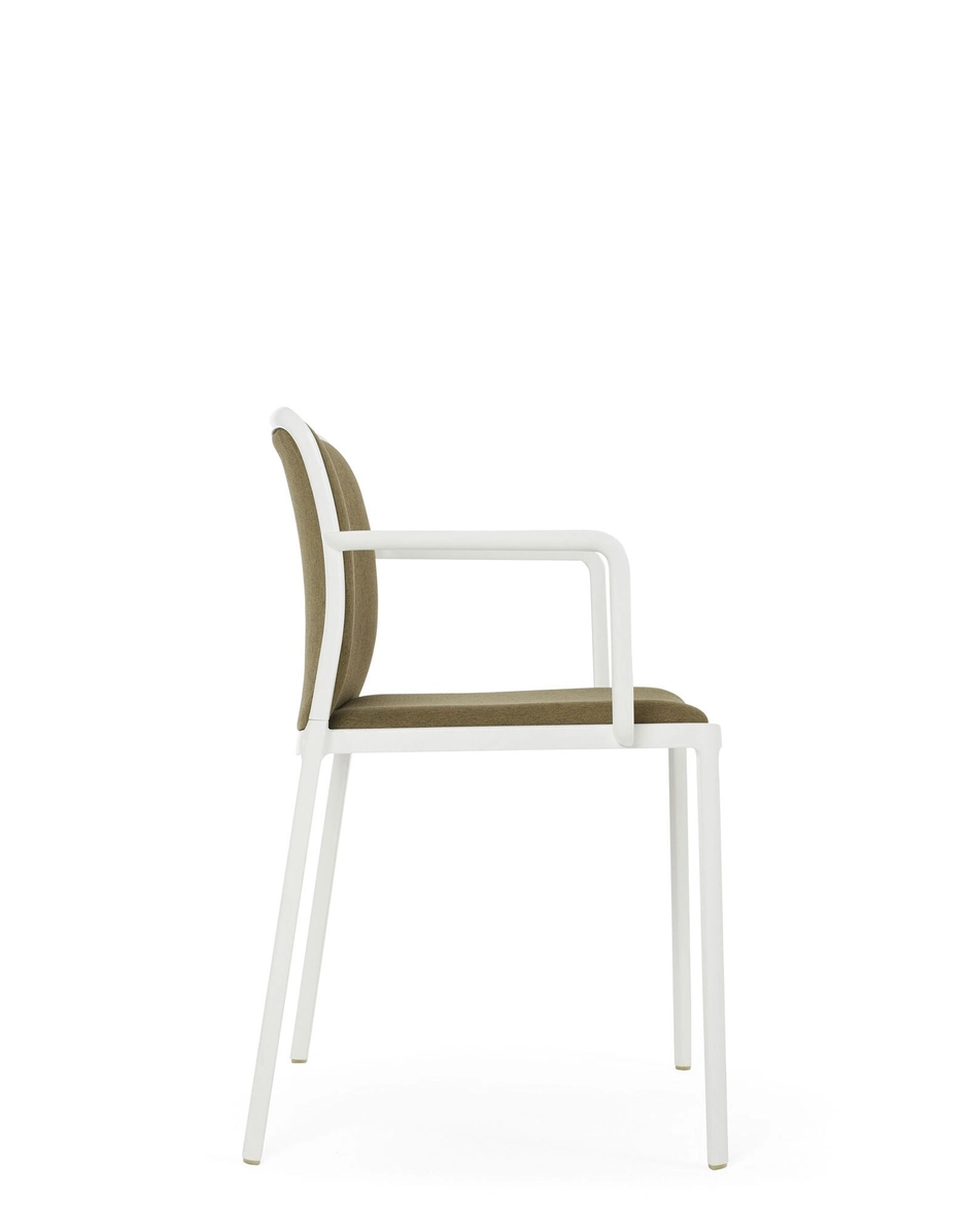 Poltroncina Audrey Soft Noma vista laterale in ambiente interno