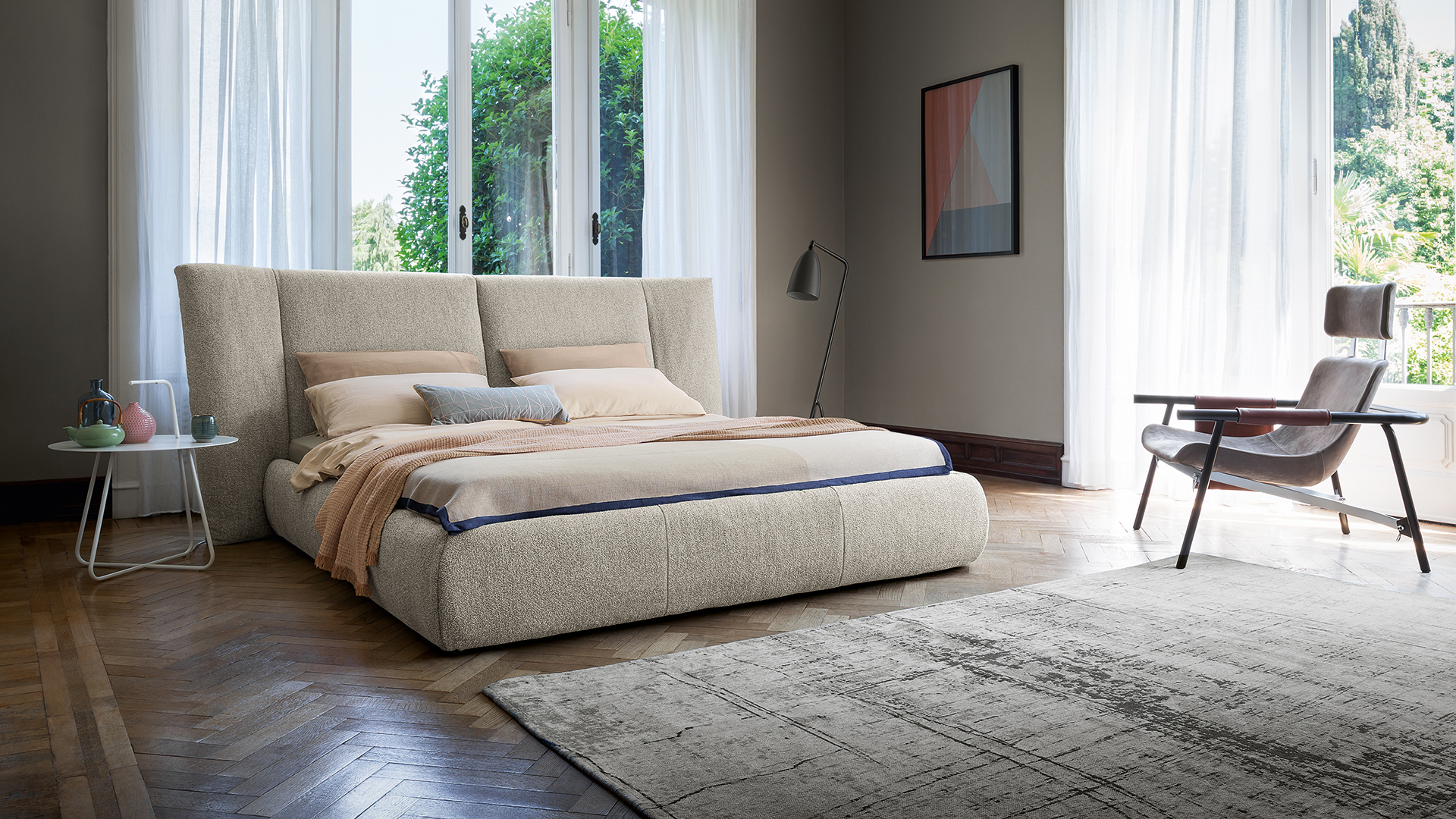 Letto matrimoniale Youniverse con rivestimento in tessuto