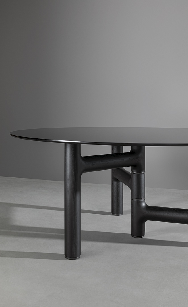 Dettaglio tavolo Pivot Bonaldo con piano e struttura
