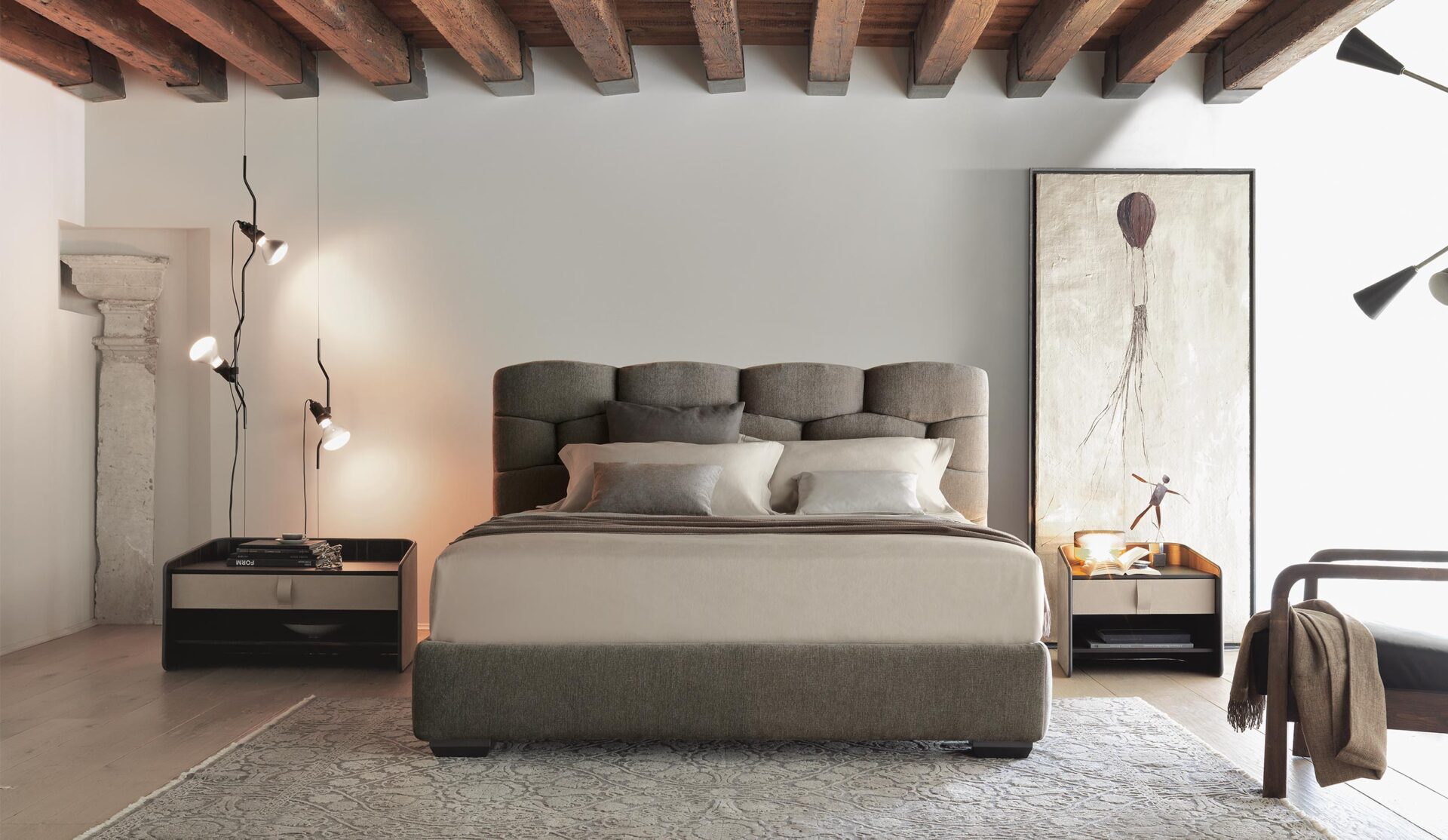 Letto matrimoniale Majal con testata tessile intrecciata