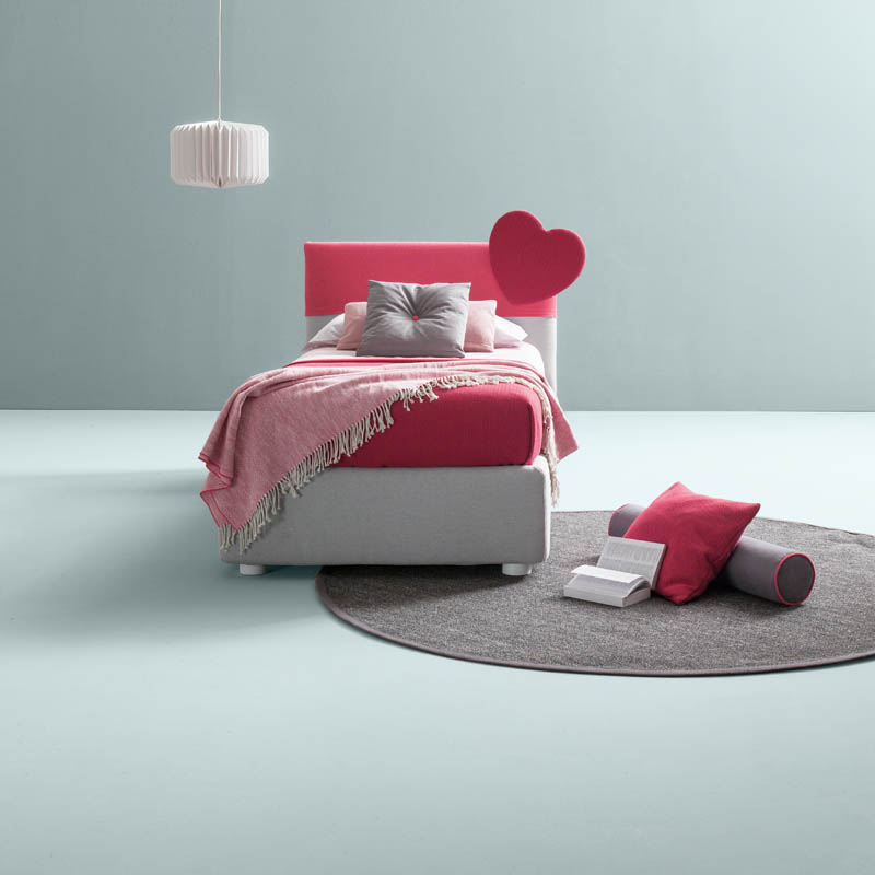 Particolare rivestimento pelle letto imbottito Plain
