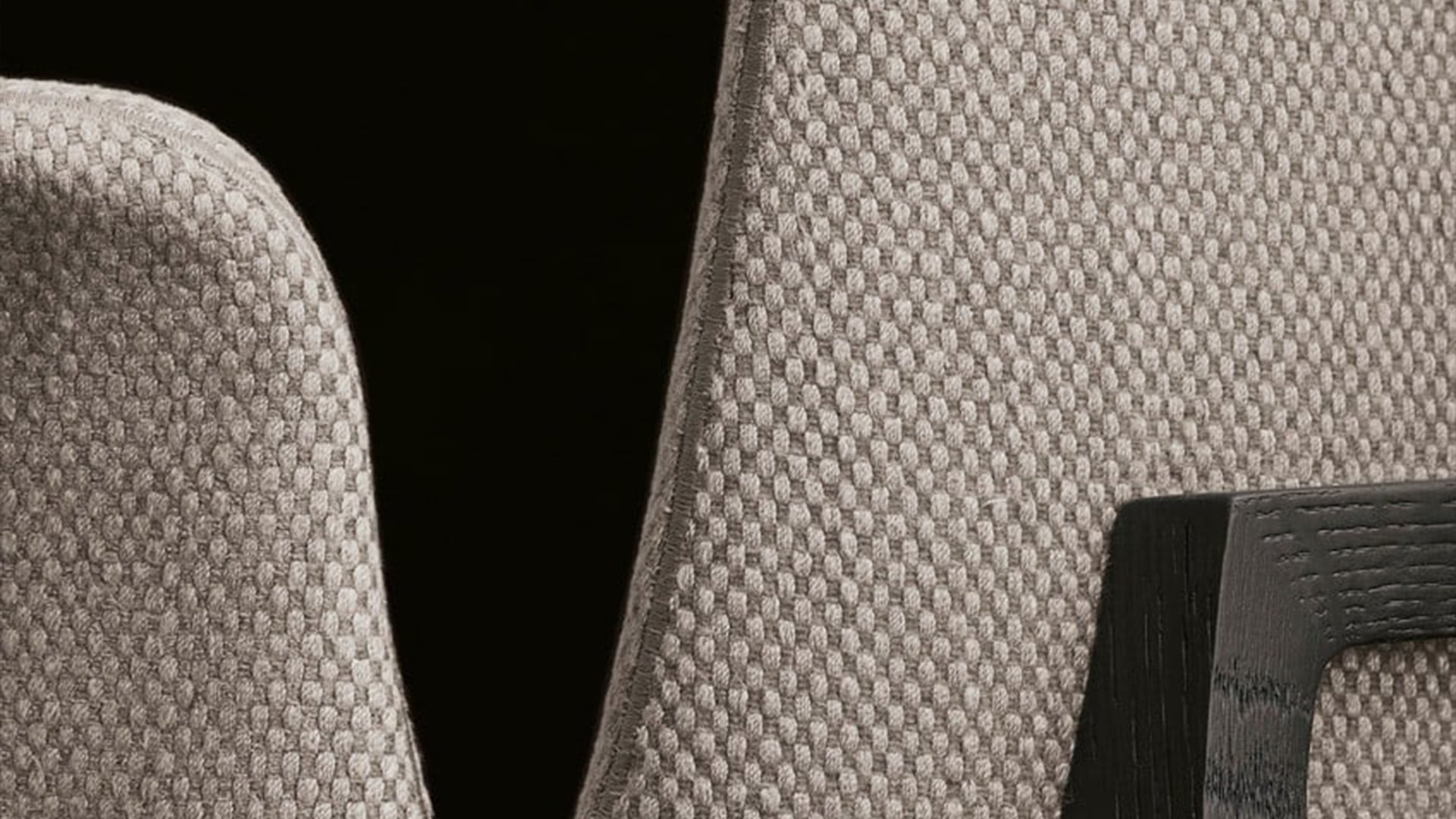 Sedia Ventura Poliform vista frontale in ambiente moderno
