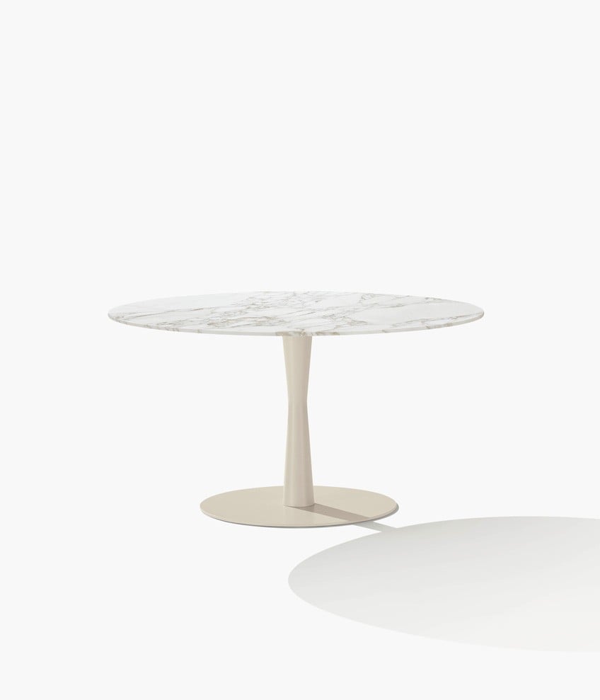 Tavolo Flute Poliform vista frontale in ambiente moderno