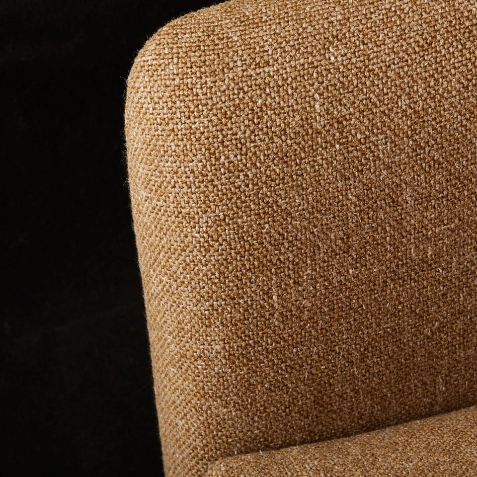 Ambiente living con divano Gentleman’s Friends e dettagli moderni