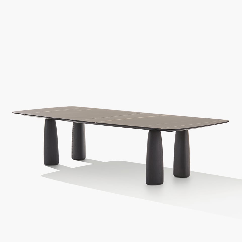 Tavolo Monolith Poliform vista frontale in ambiente moderno