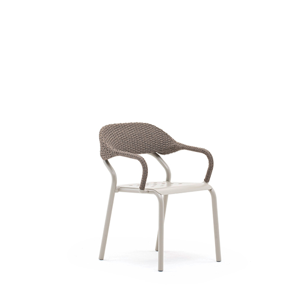 Poltroncina Varaschin con intreccio in fibra sintetica