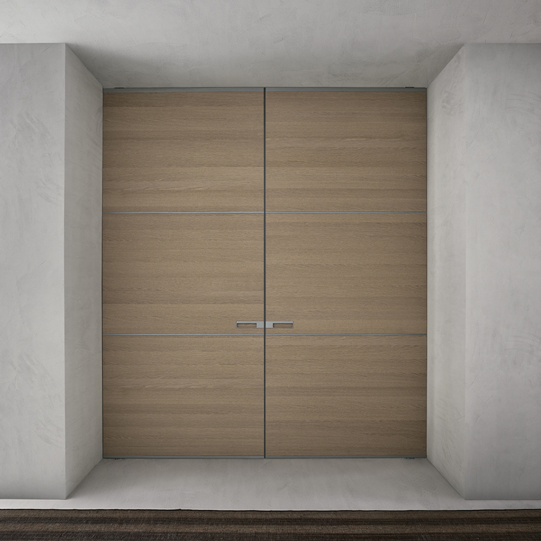 Porta Radius installata con stipite a scomparsa in ambiente moderno
