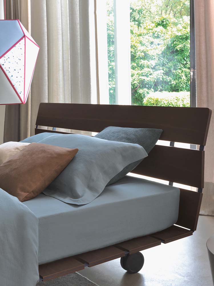 Letto matrimoniale Tadao in ambiente camera da letto moderno