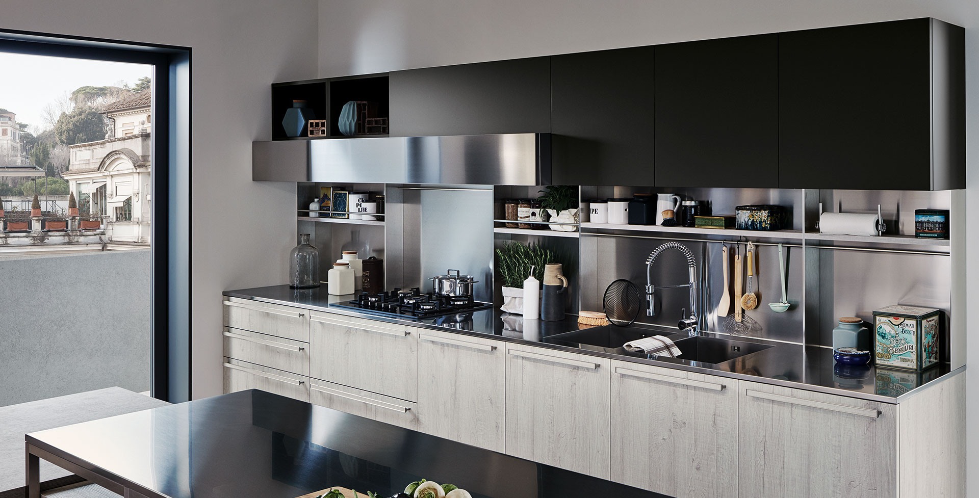 Cucina Ethica con combinazione Quercia Bianco Dek e Silk Grigio Piombo